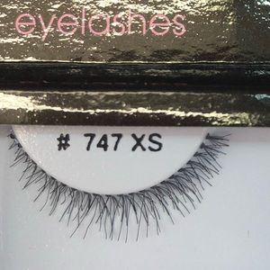 #747xs La Charme Eyelashes